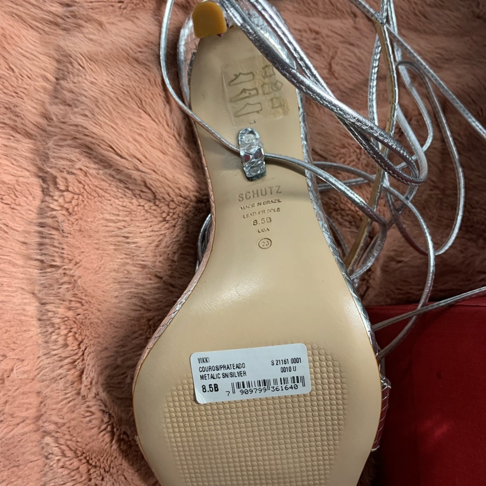 Silver heel - Picture 3 of 5